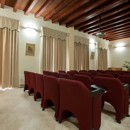 Hotel Flora 4*