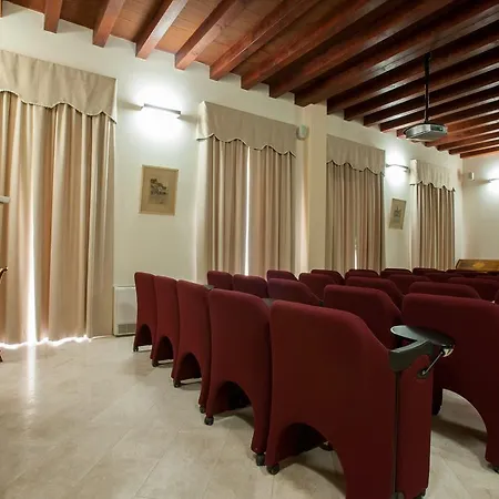 Flora Hotel 4*