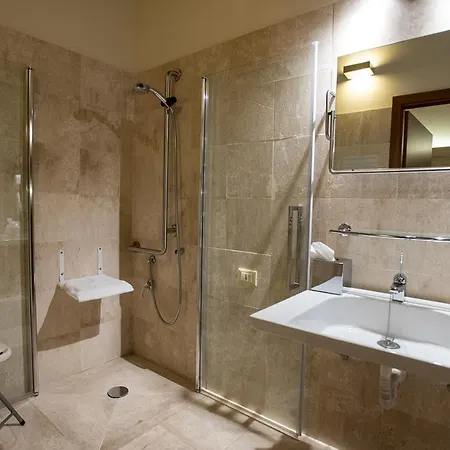 Hotel Flora 4*