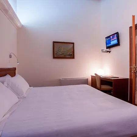 Flora Hotel 4*