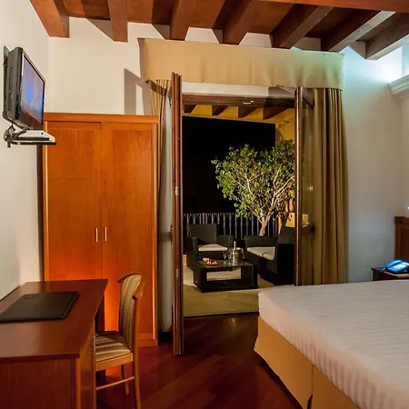 Hotel Flora 4*