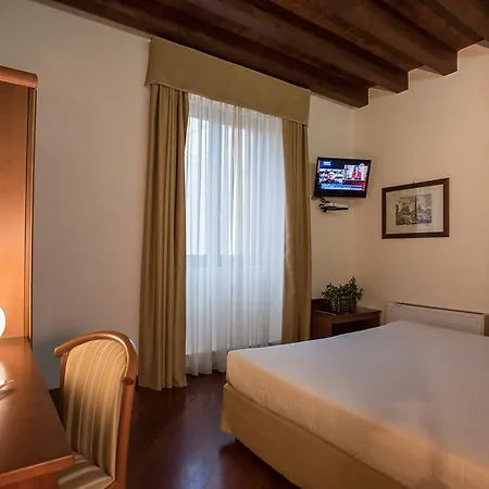 Flora Hotel 4*