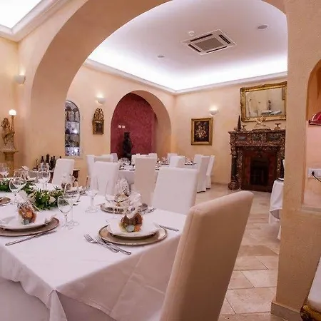 Flora Hotel 4*