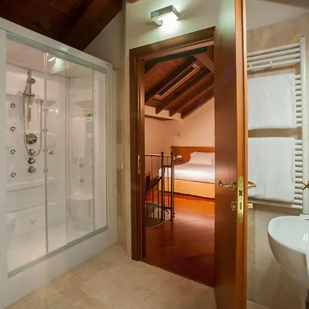 Flora Hotel 4*