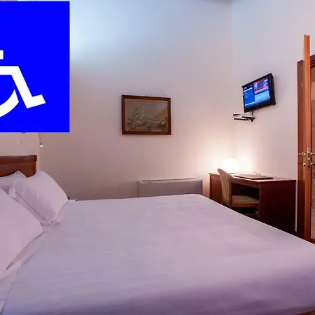 Flora Hotel 4*