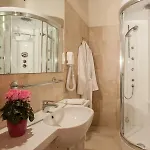 Flora 4*