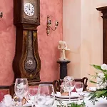 Flora Hotel