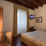 Flora Hotel 4*