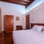 Flora Otel