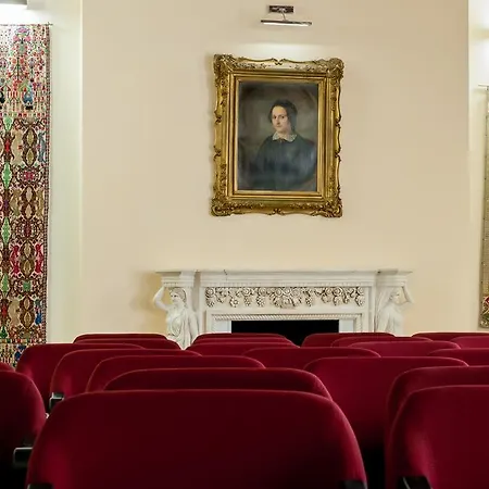 Flora فندق كالياري