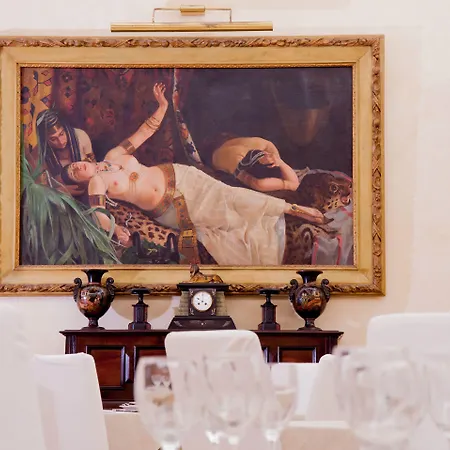 Flora Hotel 4*