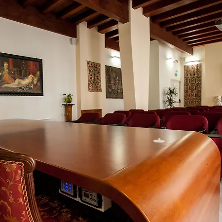 Flora 4* كالياري