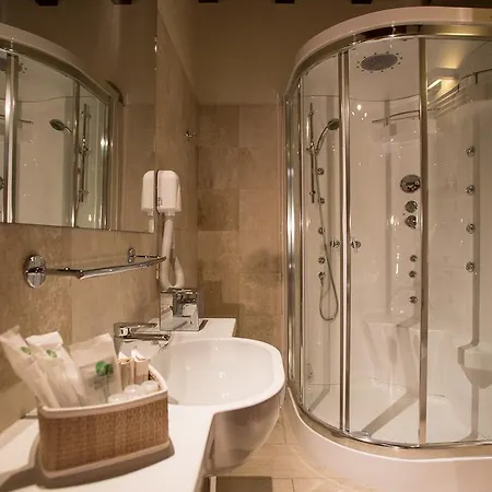 Flora فندق كالياري